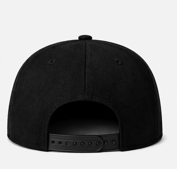 The Usual Suspects Cap Embroidered (Black & white)